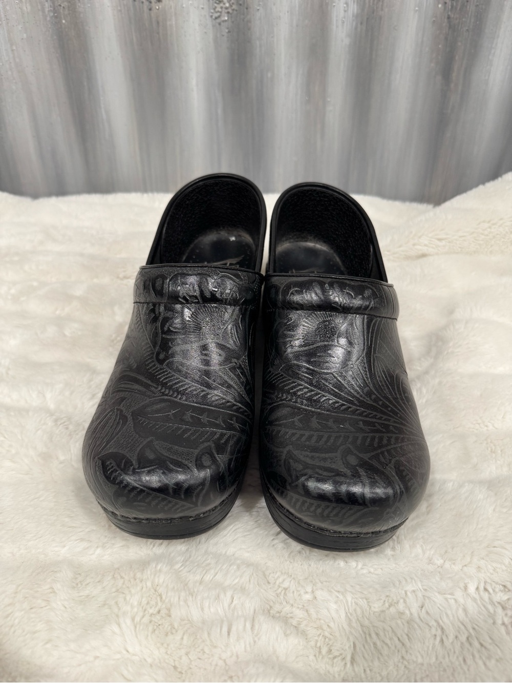 Dansko Professional Tooled Black Clog With Design - Picture 3 of 9